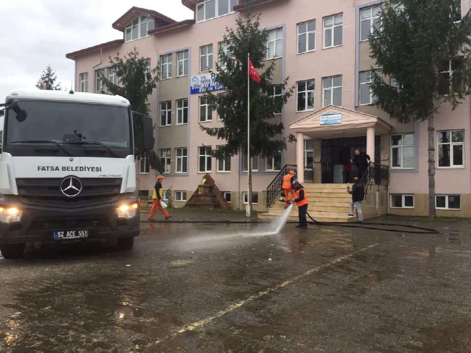 Camilerde temizlik ve dezenfektan çalışması yapıldı