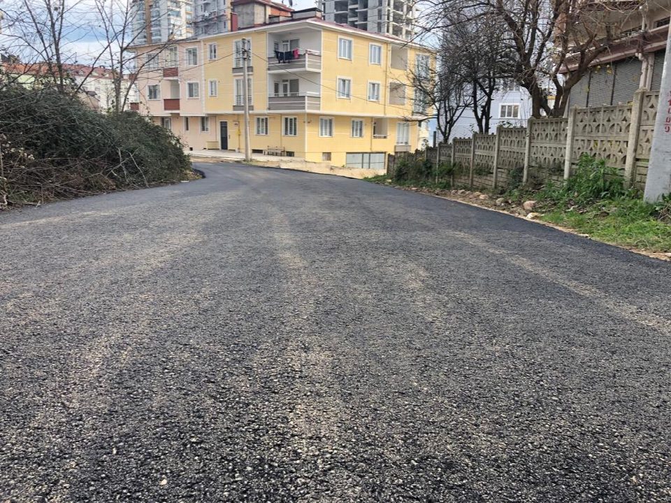 8 Sokakta Sıcak Asfalt çalışması