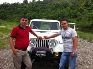 KAMYONET KÖPRÜ KORKULUKLARINI KIRARAK DENİZE UÇTU…1 ÖLÜ 2 AĞIR YARALI