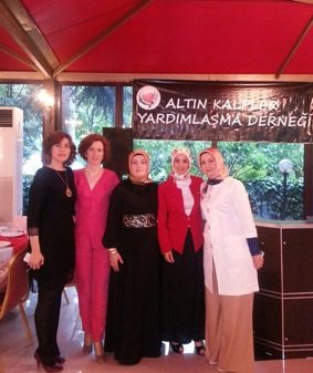 ALTIN KALPLER YARDIMLAŞMA DERNEĞİ ANNELER GÜNÜNÜ KUTLADI