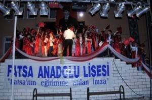 FATSA ANADOLU LİSESİNDE MEZUNİYET SEVİNCİ