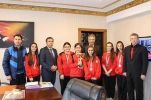 BAŞARILI SPORCULARDAN KAYMAKAM YAPICI'YA ZİYARET