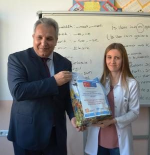 150 KIZ ÖĞRENCİYE OKUMA KİTAPLARI VE YGS-LYS HAZIRLIK SETİ DAĞITILDI