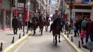 RAHVAN ATLAR ŞEHRİ NAL SESLERİYLE İNLETTİ