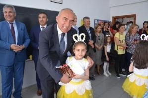 ÖĞRENCİLERİN KARNELERİ TÖRENLE DAĞITILDI