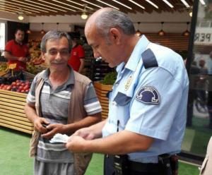FATSA'DA ATM'DE UNUTULAN BİN 500 TL'Yİ POLİSLERE TESLİM ETTİ