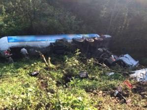 LPG yüklü tanker uçuruma yuvarlandı: 1 ağır yaralı