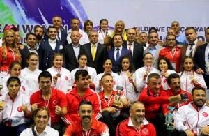 TÜRKİYE YILDIZ VE GENÇLERDE AVRUPAR17;YI SALLADI