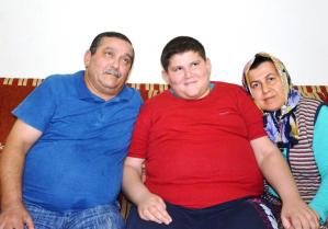 13 YAŞINDA 122 KİLO EPİLEPSİ VE OBEZ HASTASI ÇOCUĞUN DRAMI AİLE, ÇOCUĞUNUN TEDAVİSİ İÇİN YARDIM BEKLİYOR
