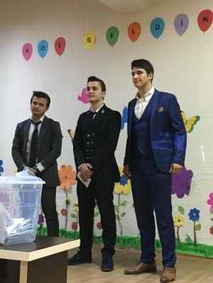 ÖĞRENCİLER SANDIK BAŞINA GİTTİ