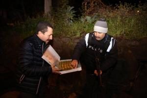 Validen polislere moral ziyareti