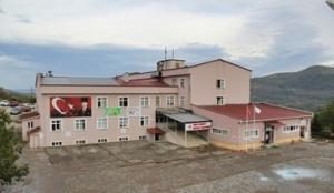 AYBASTI DEVLET HASTANESİNDE ACİL SERVİSTE GÖREV YAPAN BAYAN DOKTOR, HASTA YAKINLARININ SÖZLÜ VE FİİLİ SALDIRISINA UĞRADI