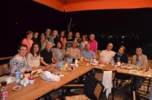 İFTAR YEMEĞİNDE ESKİ DOSTLARIN BULUŞMASI