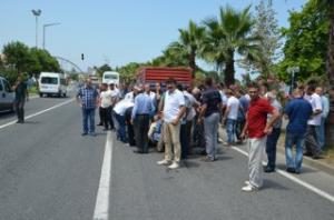 YOLA ATLAYAN ADAMA KAMYON ÇARPTI