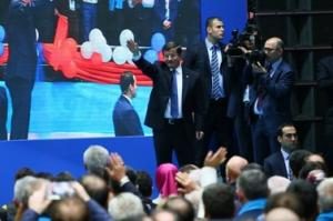 BAŞBAKAN DAVUTOĞLU: "BEKLENTİMİZ SİLAHLI MÜCADELEDEN TÜMÜYLE UZAKLAŞILMASI"