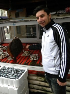 BALIKLAR ‘KURBAN’A TAKILDI
