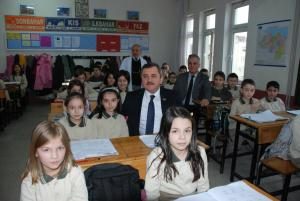 BAŞKAN ANLAYAN DUMLUPINAR İLKÖĞRETİM OKULUNU ZİYARETTE BULUNDU