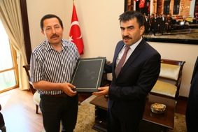 Basın İlan Kurumu Genel Müdürü Yakup Karaca Vali İrfan Balkanlıoğlu'nu makamında ziyaret etti