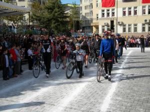 Bisikletçiler Resmi Törende