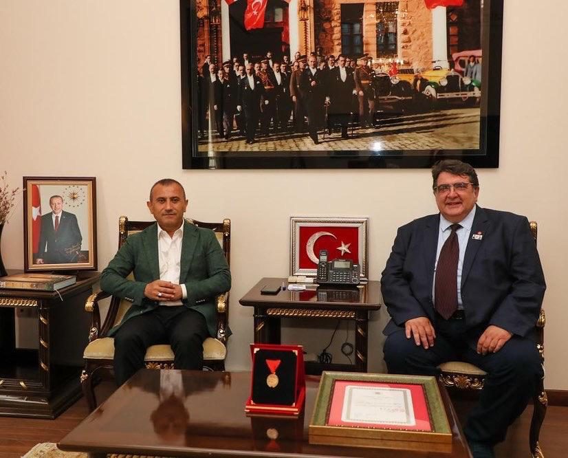 Dedesinin emanetini torunu aldı