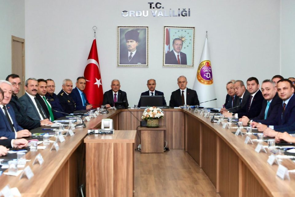 İçişleri Bakan Yardımcısı Mehmet Aktaş’ın Başkanlığında, sahipsiz sokak hayvanlarıyla ilgili istişare toplantısı yapıldı