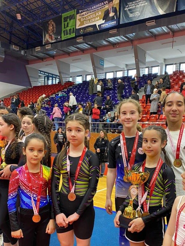 Okul sporları artistik cimnastik müsabakaları tamamlandı