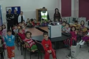 MİNİK ÖĞRENCİLERE TRAFİK KONULU SEMİNER VERİLDİ