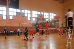 FIRTINA DİNMİYOR