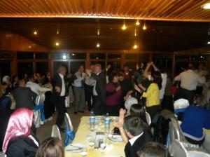 DUMLUPINAR İLKÖĞRETİM OKULU VELİLERİ BİRLİK ve DAYANIŞMA GECESİNDE BİR ARAYA GELDİ
