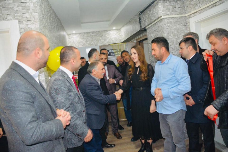 Berceste bayan kuaförü açıldı