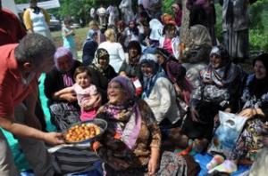 YEŞİLYURTLULAR FESTİVAL HAVASINDA PİKNİK YAPTILAR