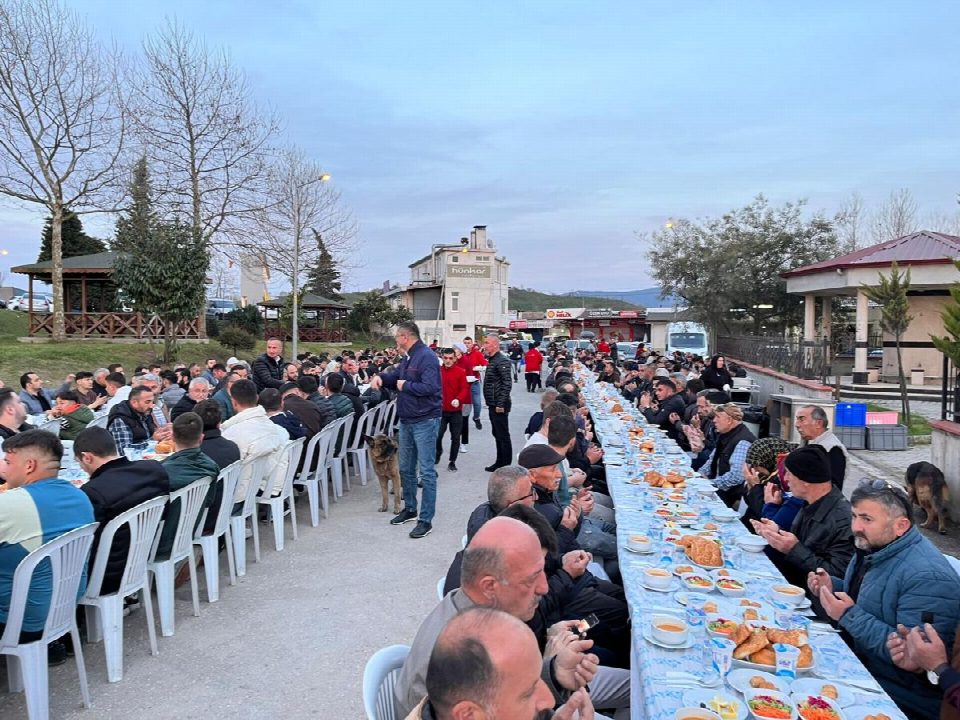 Özel Sanayi sitesi iftar yemeği verdi