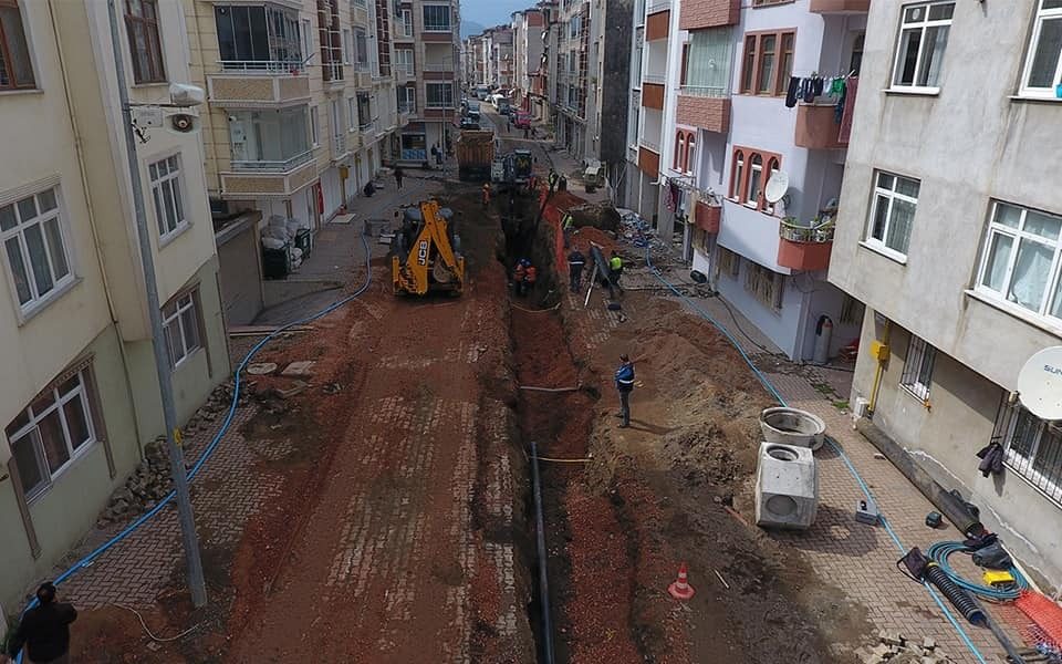 SEVGİ CADDESİNİN ALT YAPISI YENİLENİYOR