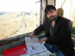 20 Metre Yüksekliğinde ki, Elektrik Direğine Kulübe Yaptı
