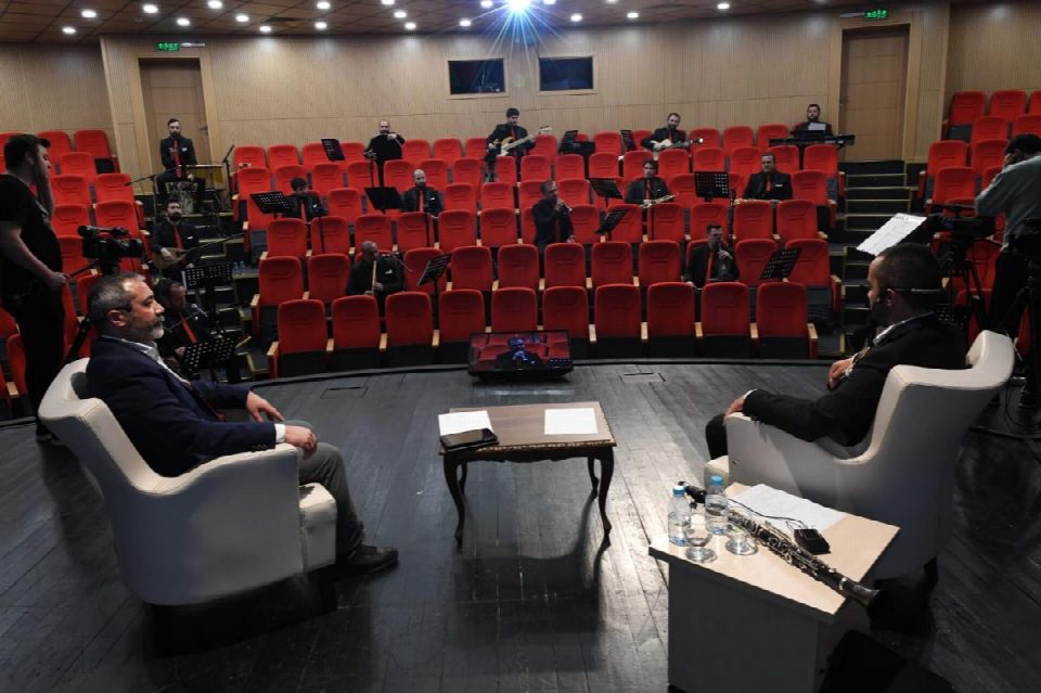 BÜYÜKŞEHİRDEN VATANDAŞLARA MORAL KONSERİ