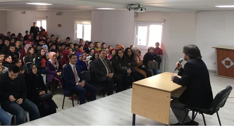 Kabataş’ta “Millî Bilinç ve Gençlik” konulu söyleşi