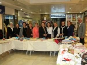 Yardım Sevenler' Öğrenciler Yararına Kermes Açtı