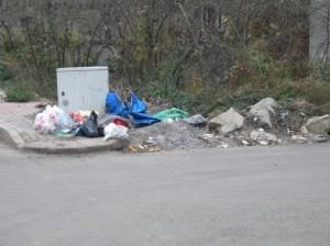 Çöpler Gündüz Dökülmeye Devam Ediyor