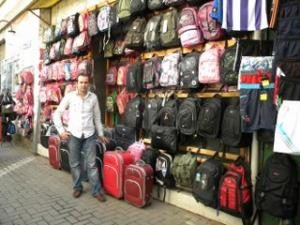 VELİLERİN OKUL ALIŞVERİŞİ BAŞLADI