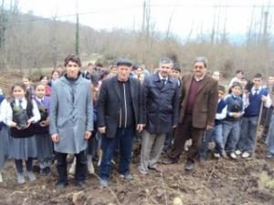 YASSITAŞ KÖYÜNDE FİDAN DİKİM ETKİNLİĞİ