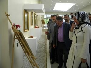 İdris Naim Şahin "Hat ve Tezhip" Sergisini Gezdi