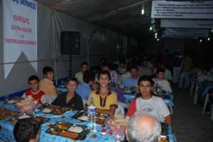 ÇADIRDA 1000 KİŞİ İFTAR AÇIYOR