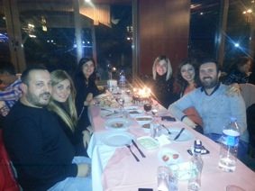 YENİ YAŞINI ARKADAŞLARIYLA KUTLADI
