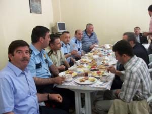 DOLMUŞCULAR İLE TRAFİKÇİLER BİR ARAYA GELDİ
