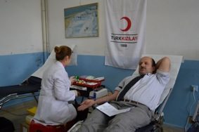 İMAM HATİP ÖĞRETMENLERİNDEN TÜRK KIZILAY’INA KAN BAĞIŞI