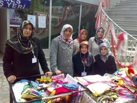 KUR'AN KURSLARI YARARINA DÜZENLENEN KERMES YOĞUN İLGİ GÖRDÜ