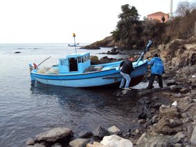 DENİZE DÜŞEN BALIKÇI KAYBOLDU
