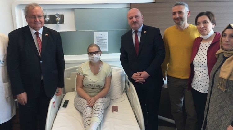 Manolya, Solmak İstemiyor