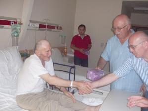 MHP'DEN YATAN HASTALARA MİRAÇ KANDİLİ ZİYARETİ