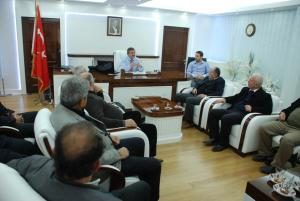 BAŞKAN ANLAYAN MUHTARLARLA KAÇAK NÜFUSU KONUŞTU